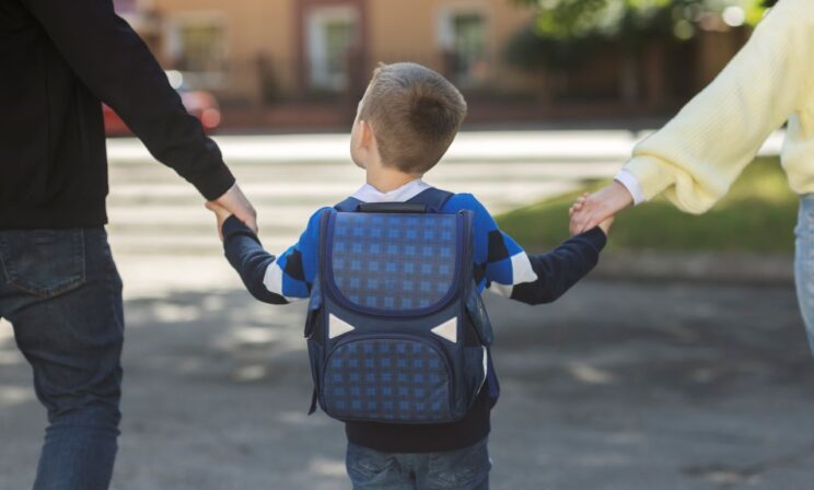 32% россиян уверены, что дети должны выбирать профессию еще в младших классах