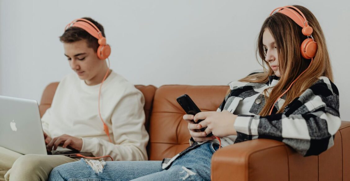 Исследование: дети и подростки стали самостоятельно ограничивать экранное время