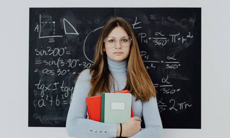 Студенты непедагогических вузов смогут преподавать в школах после третьего курса