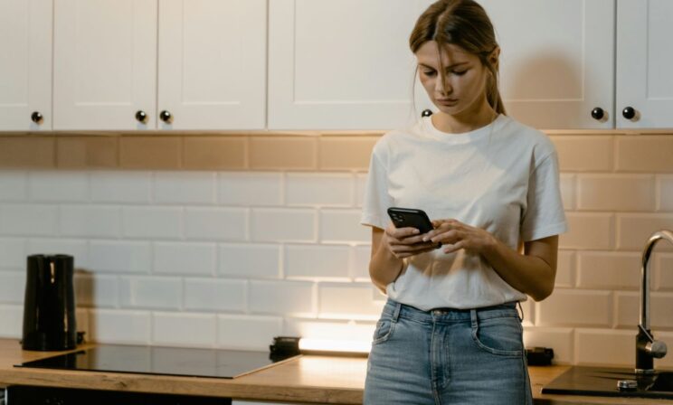 В России предложили создать чат-бот для помощи жертвам насилия