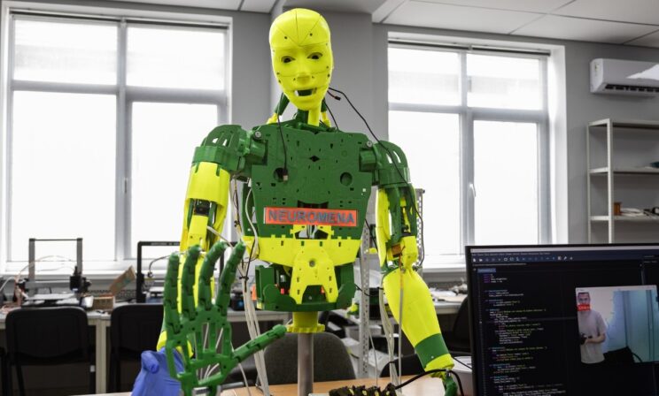 Ученые из ЮФУ создали человекоподобного робота с «чувствительными» руками