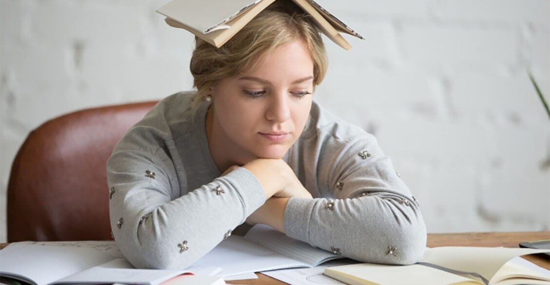 «ЕГЭ сдан на 300 баллов, но дочь не может успокоиться. Это невроз?»