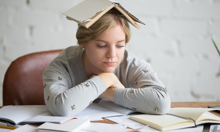 «ЕГЭ сдан на 300 баллов, но дочь не может успокоиться. Это невроз?»