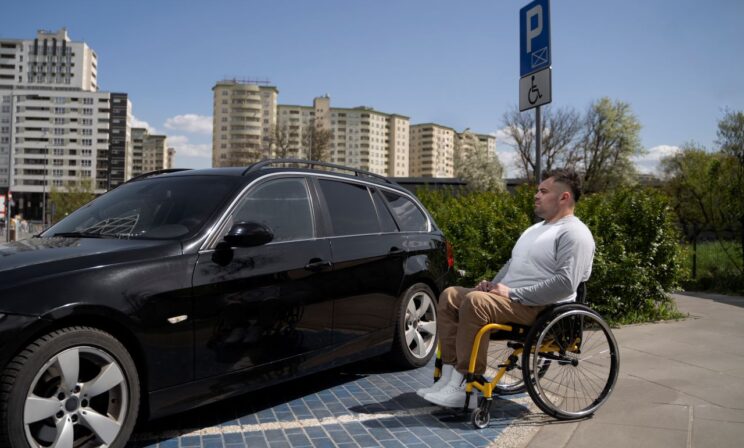 В России будут поощрять таксистов, которые перевозят инвалидов