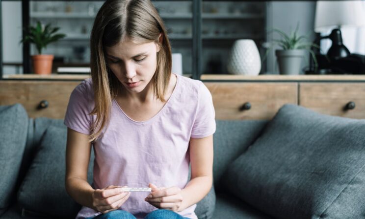 Опрос: россияне воспринимают подростковую беременность как «аномальное событие»