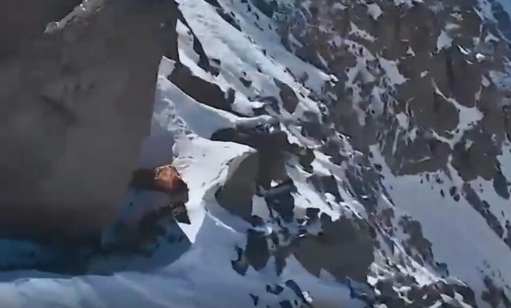 СК России подключился к ситуации с пропавшей на пике Победы альпинисткой