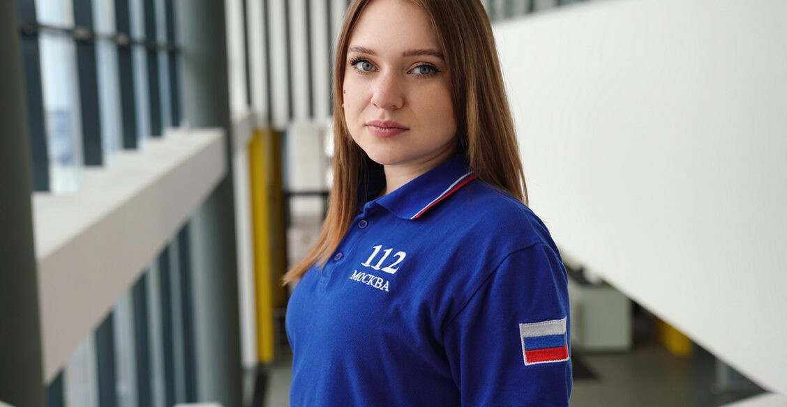 «Девушка позвонила на 112 и говорила как бы с подругой». Оператор – о звонках, в которых надо распознать опасность