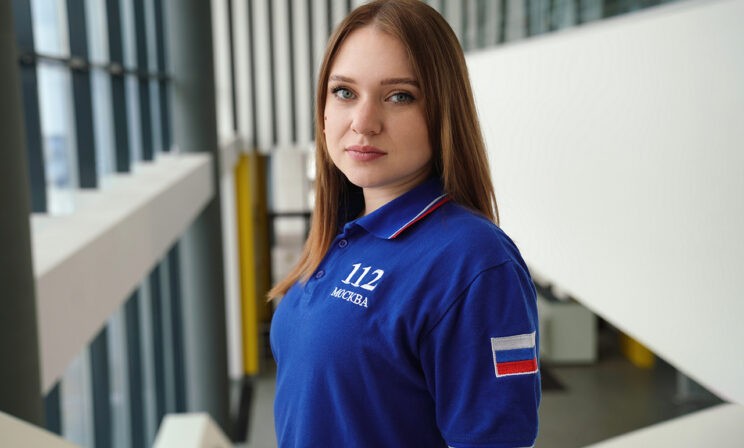 «Девушка позвонила на 112 и говорила как бы с подругой». Оператор – о звонках, в которых надо распознать опасность