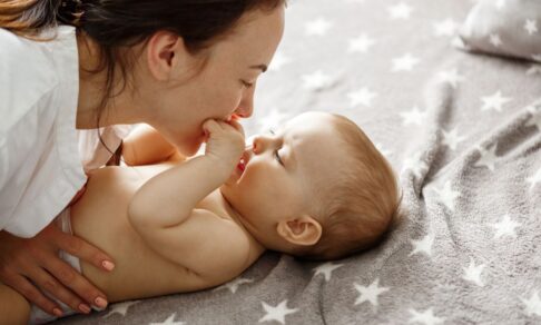 Побуждает к нежности: японские ученые создали духи с ароматом новорожденного