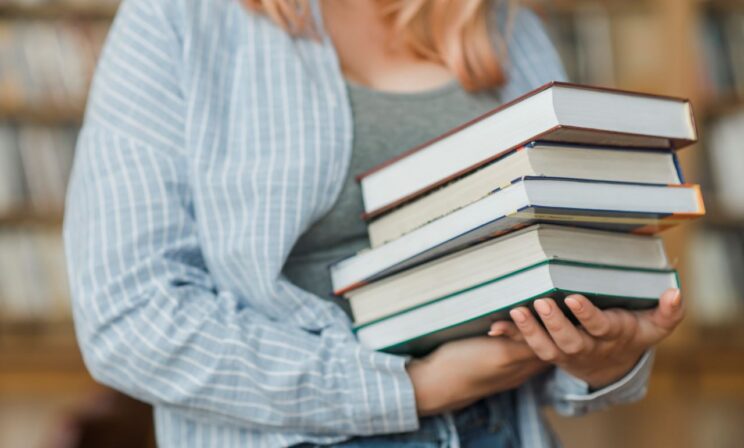 Суд обязал «Просвещение» вернуть 2 млрд рублей за завышенные цены на учебники