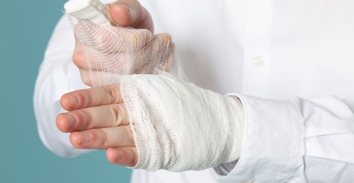 Российские ученые создали уникальную повязку, которая в 4 раза снижает кровопотерю