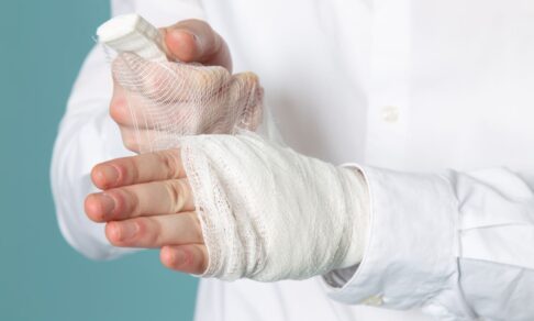 Российские ученые создали уникальную повязку, которая в 4 раза снижает кровопотерю