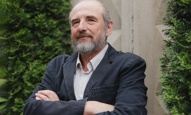 «Я собирался мести улицы и стать великим русским писателем». Филолог Александр Кравецкий