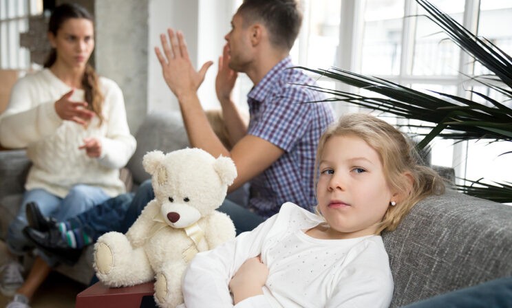 После развода бывший муж хочет перевести детей в другую школу, а я против. Что делать?