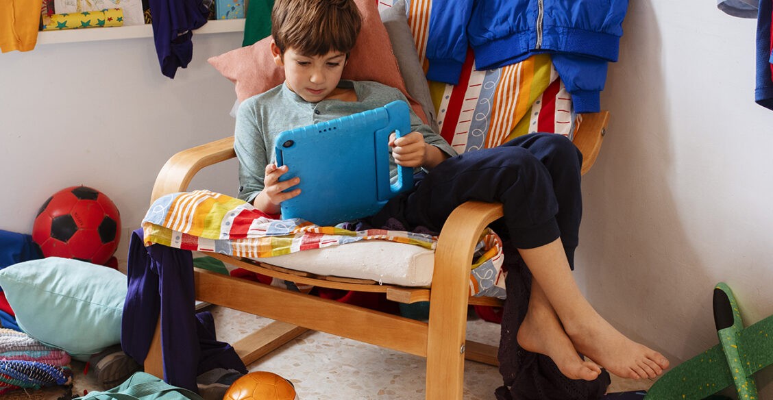 Сын отказывается убирать комнату. Что делать родителям?