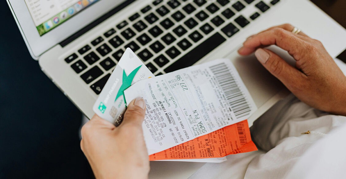 Банковские карты для подростков и ГОСТ на игрушки. Какие законы вступят в силу в августе