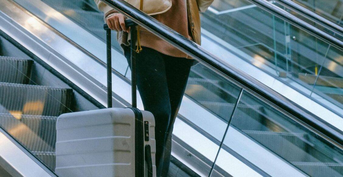 В Новой Зеландии арестовали женщину, перевозившую двухлетнего ребенка в чемодане