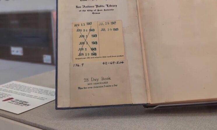 «Бабушка не сможет заплатить»: в США вернули в библиотеку книгу через 82 года