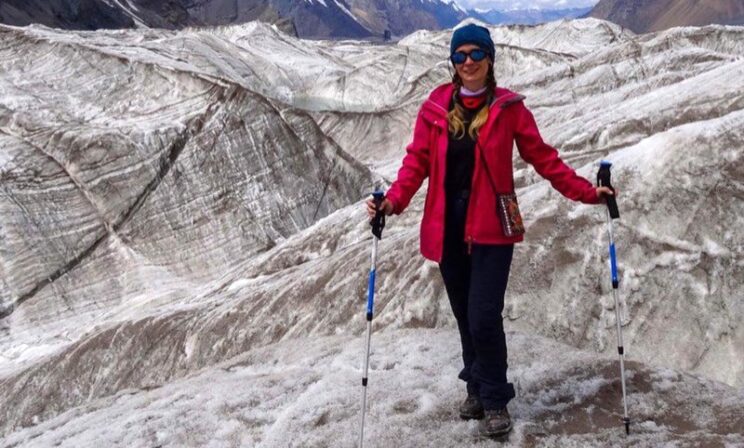 «Последняя надежда не сбылась»: спасение альпинистки на пике Победы остановлено