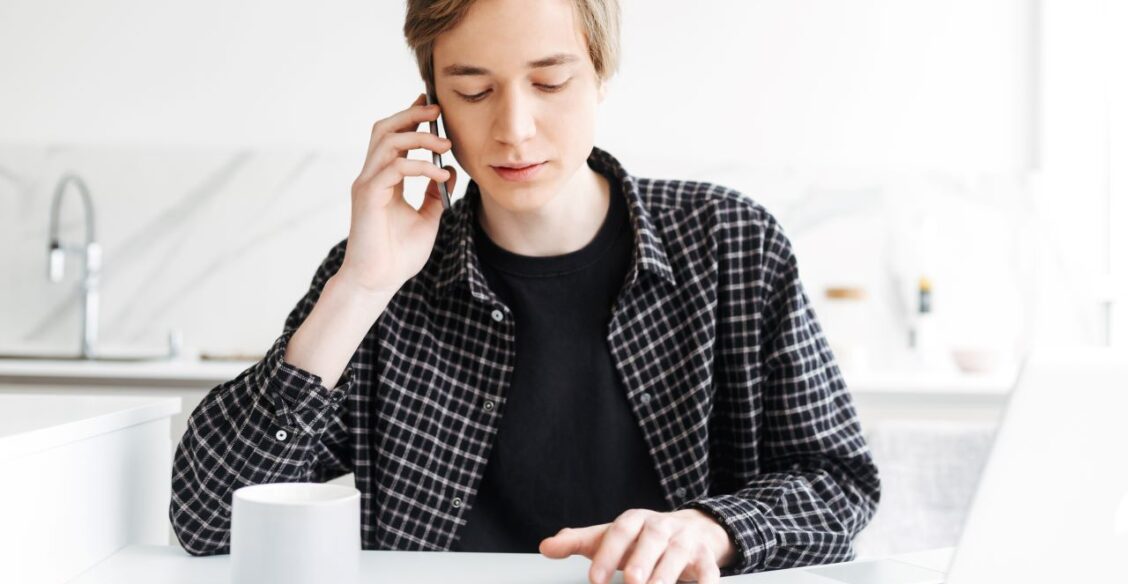 Мошенники стали звонить детям от имени школы и выманивать личные данные