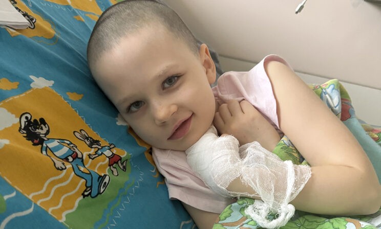 Стася упала с горки на площадке, у нее случился инсульт