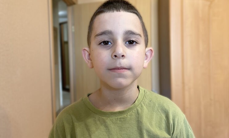 На детской площадке Артура ударило качелями