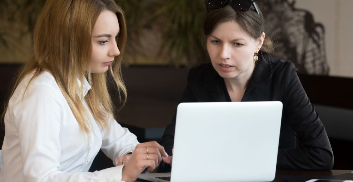 В Госдуме предложили ввести запрет на увольнение учителей за посты в соцсетях