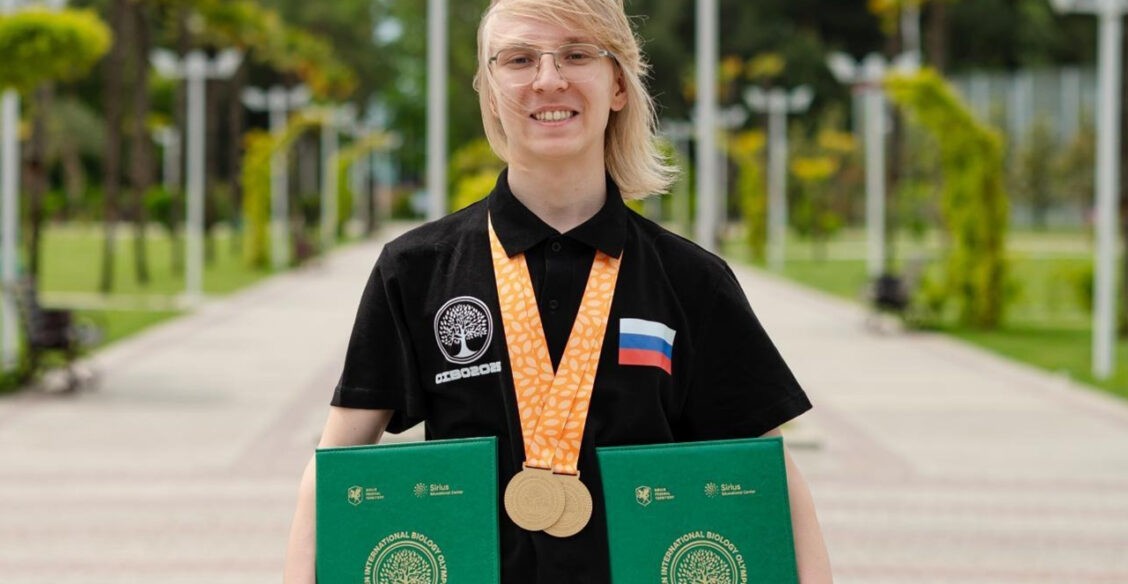 Три победы на Всеросе и олимпиада на Филиппинах. Макар Рощин — об олимпиадной биологии
