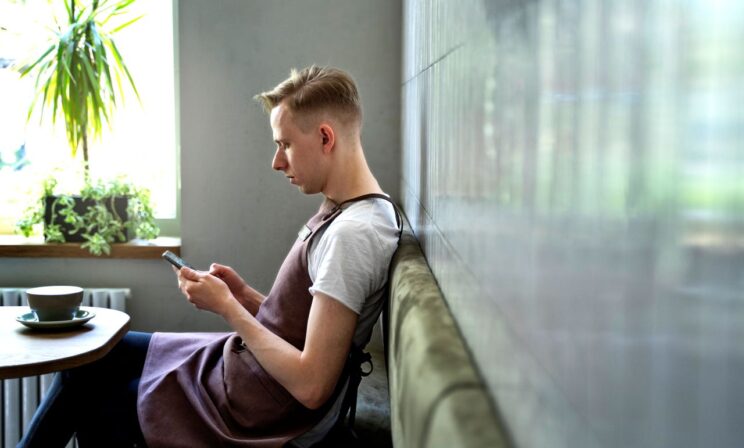 Операторы связи стали блокировать СМС-рассылки, в том числе сообщения от банков