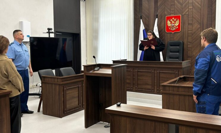 В Екатеринбурге суд вынес приговор учителю за жестокое обращение с подростком