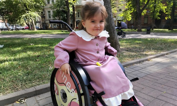 «Зачем вам ребенок-инвалид?» Надежда отказалась избавиться от малышки из-за spina bifida