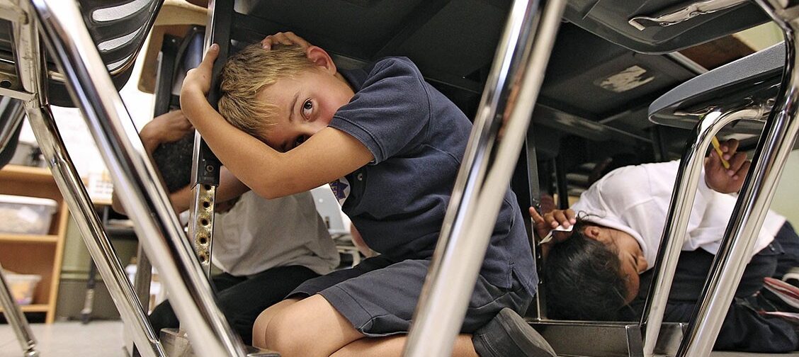 «В понедельник в школу не ходите, там будет плохо»