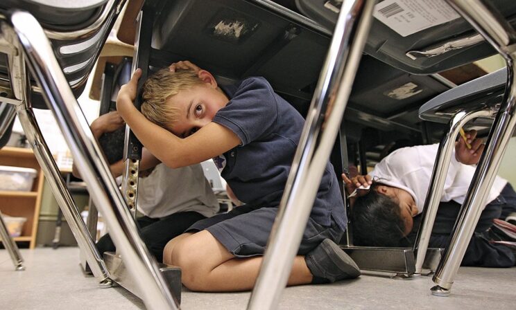 «В понедельник в школу не ходите, там будет плохо»