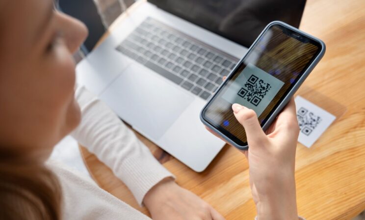 Россиянам разрешат показывать QR-код из «Госуслуг» вместо паспорта
