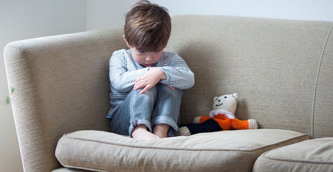 «Раньше детей учили быть хорошими через стыд». Шаги, которые помогут обсудить поступки