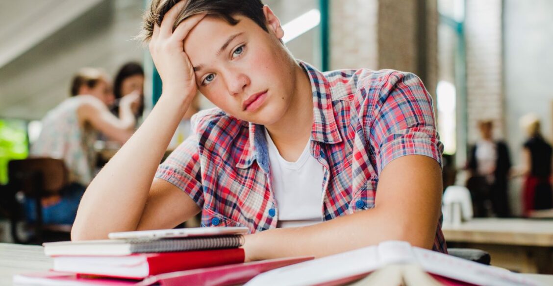 Исследование: в России труднее всего поступить в вузы мальчикам, детям из сел и бедных семей