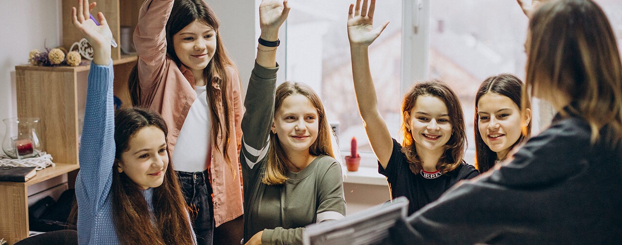 «С понедельника перевела сына в новую школу с двойкой по математике». Как изменились оценки и настрой