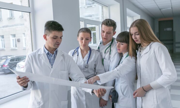 В России предложили сделать бесплатным второе высшее образование в медвузах
