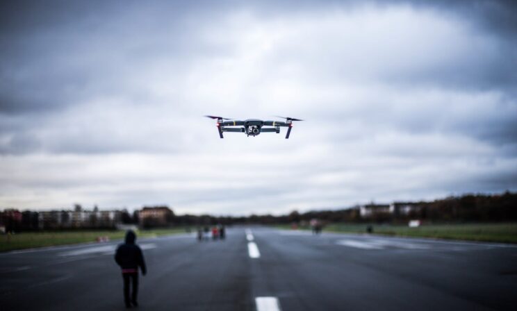 Минпросвещения: российские школы получили инструкции на случай атак дронов