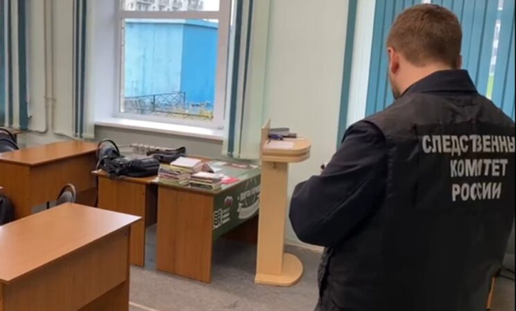 В техникуме Архангельска бывший студент напал на преподавателей с ножом