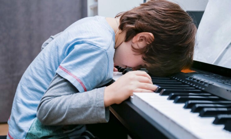 «В музыкалке надо доучиться до конца». Ребенок решил бросить кружок — что сделали родители