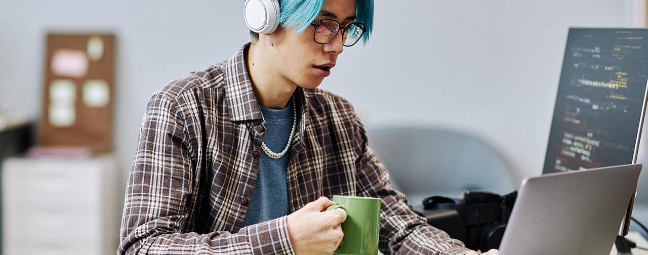 «Я не понимаю тех, кто говорит, что наше поколение ленивое». 20-летние — о первой работе