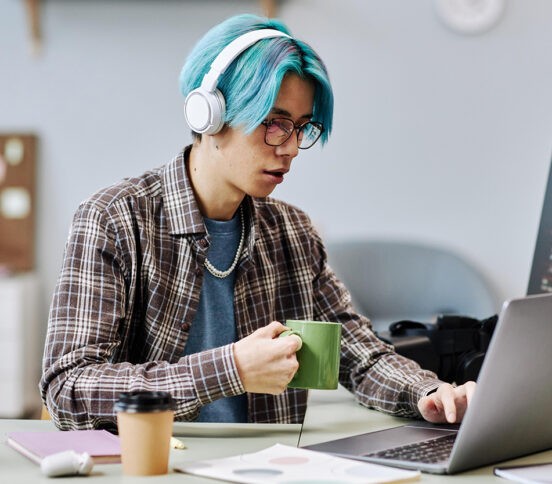 «Я не понимаю тех, кто говорит, что наше поколение ленивое». 20-летние — о первой работе