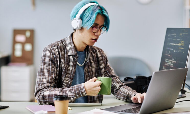 «Я не понимаю тех, кто говорит, что наше поколение ленивое». 20-летние — о первой работе