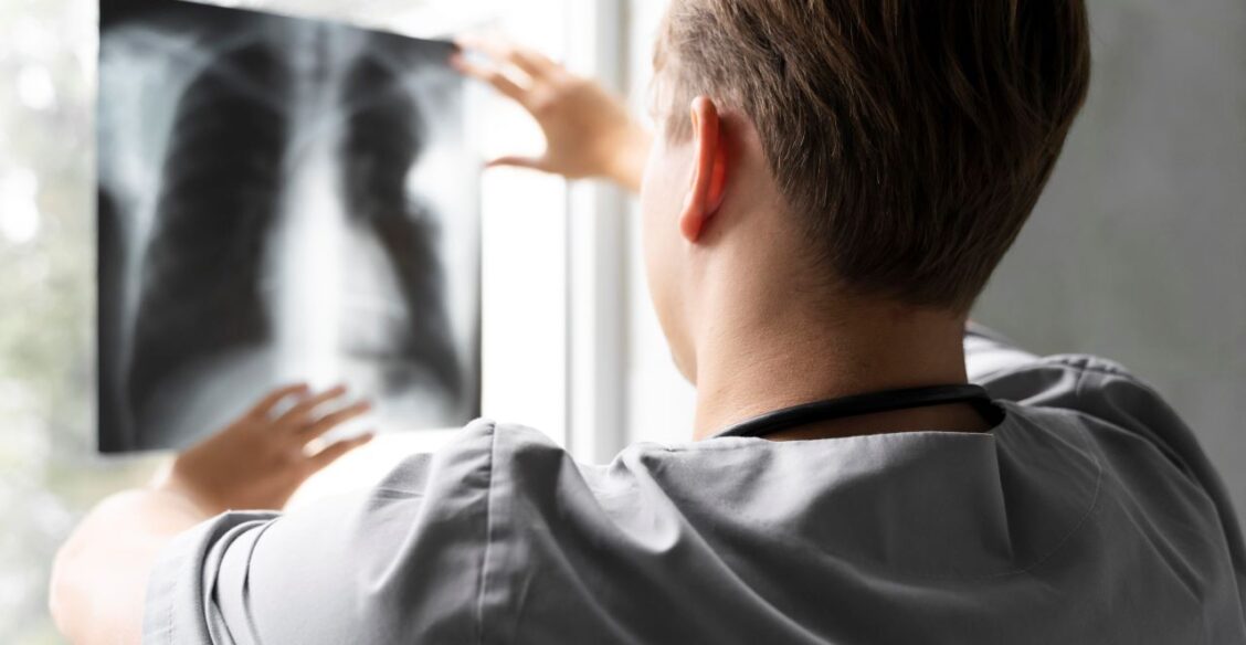 Власти Владивостока проверяют школу после случая туберкулеза