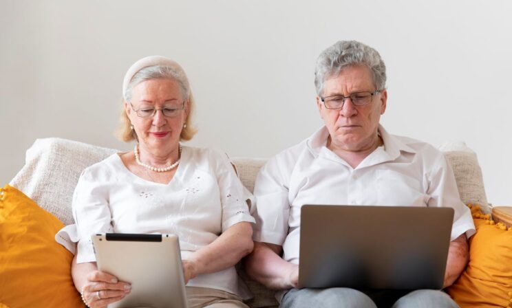 Исследование: зависимость от гаджетов усиливается среди пожилых