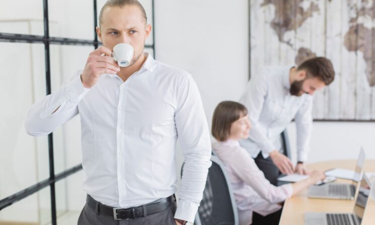 Эксперт Минздрава: курящие сотрудники болеют чаще и работают меньше