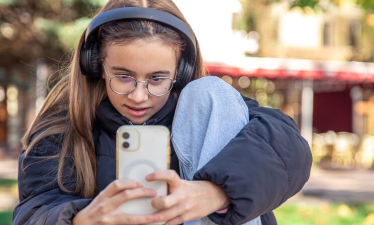 Исследование: подростки стали проводить меньше времени в соцсетях