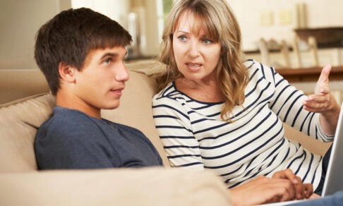 «Включи телефон, убери контроль, разблокируй» — к этому свелось мое общение с сыном