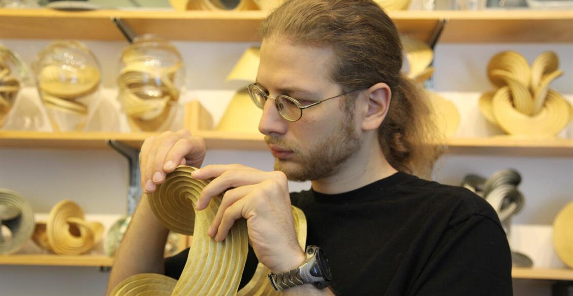 Эрик бросил школу в 7 лет, а уже в 12 поступил в вуз